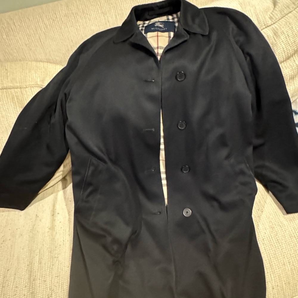 Burberry men’s Black Trench Coat Elegant Design